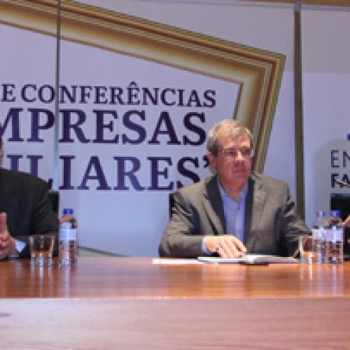 Maia, 09/07/2015 - 1ª Conferência A sucessão da liderança na empresa familiar no âmbito do ciclo de conferências "Empresas Familiares" (iniciativa JN e TSF).
João Serrenho; Luis Portela; David Pontes; Peter Dawson; Filipe Azevedo
( Fernando Pereira / Global Imagens )